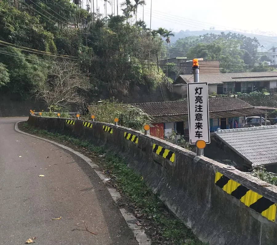 智能山区道路安全警示系统嘉义山区实际安装案场